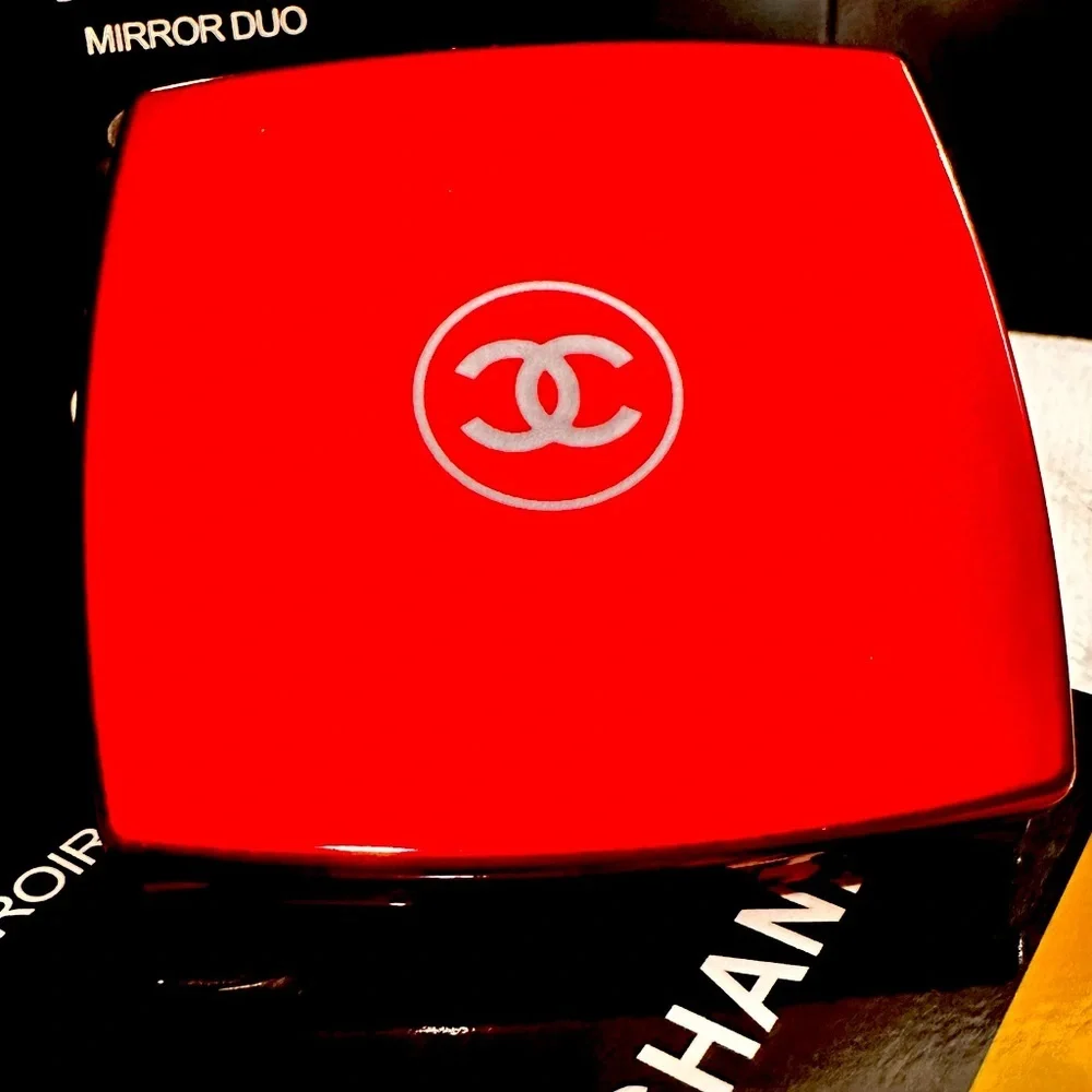 NIB CHANEL- DOUBLE MIRROR- DEEP RED- WITH VELVET POUCH - Picture 4 of 4